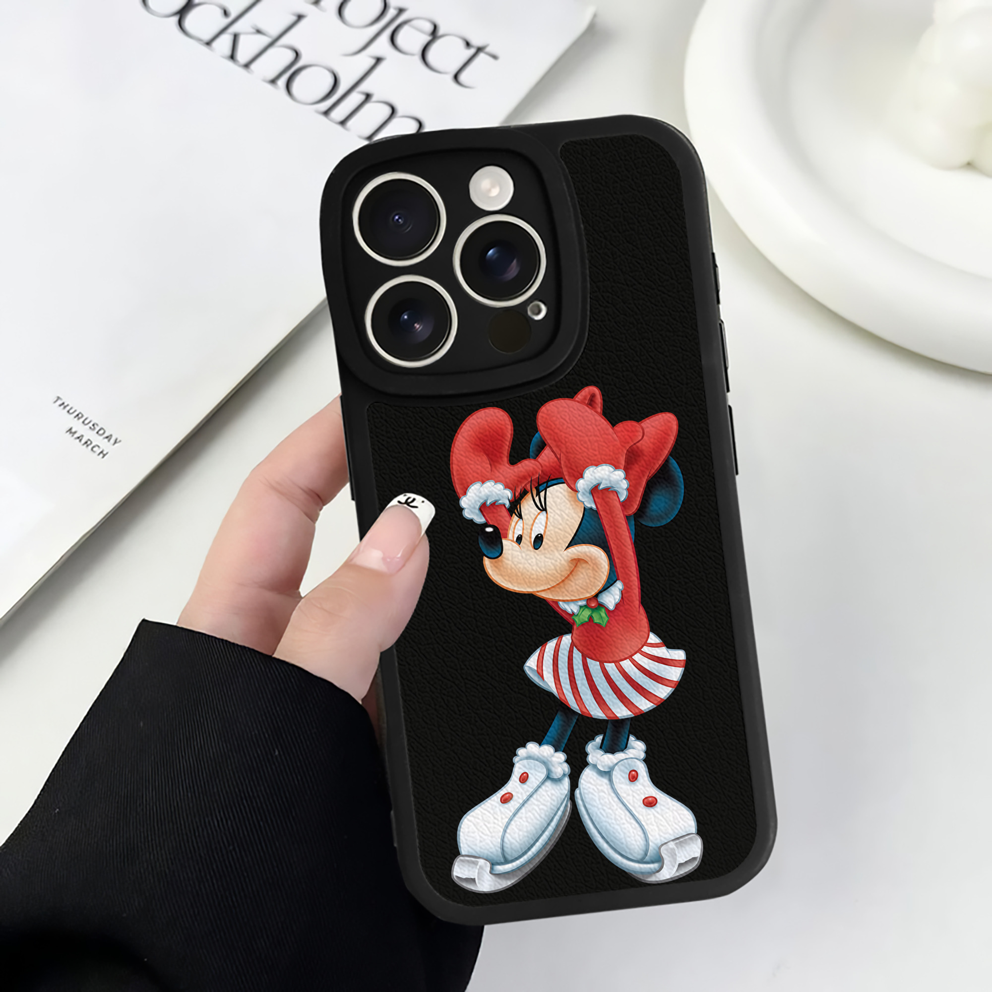 （画像用） ミッキーマウス Mickey Mouse 【iPhone 16シリーズ対応】シリコンスマホケース（レザー調） 材質：シリコン